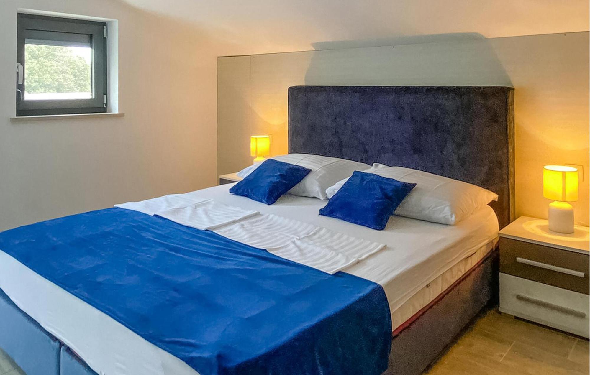 Stunning Apartment In Pjescana Uvala With Wifi Exterior photo